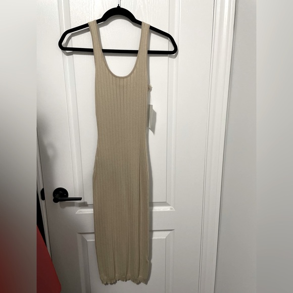 Tan Ribbed Body Con Dress. Size Small - Picture 4 of 5